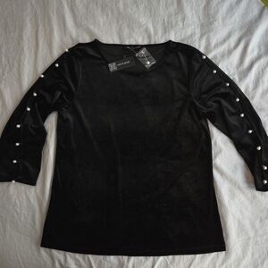 Cable & Gauge sz XL black velvet 3/4 sleeve top, arm cutout & pearl button NWT